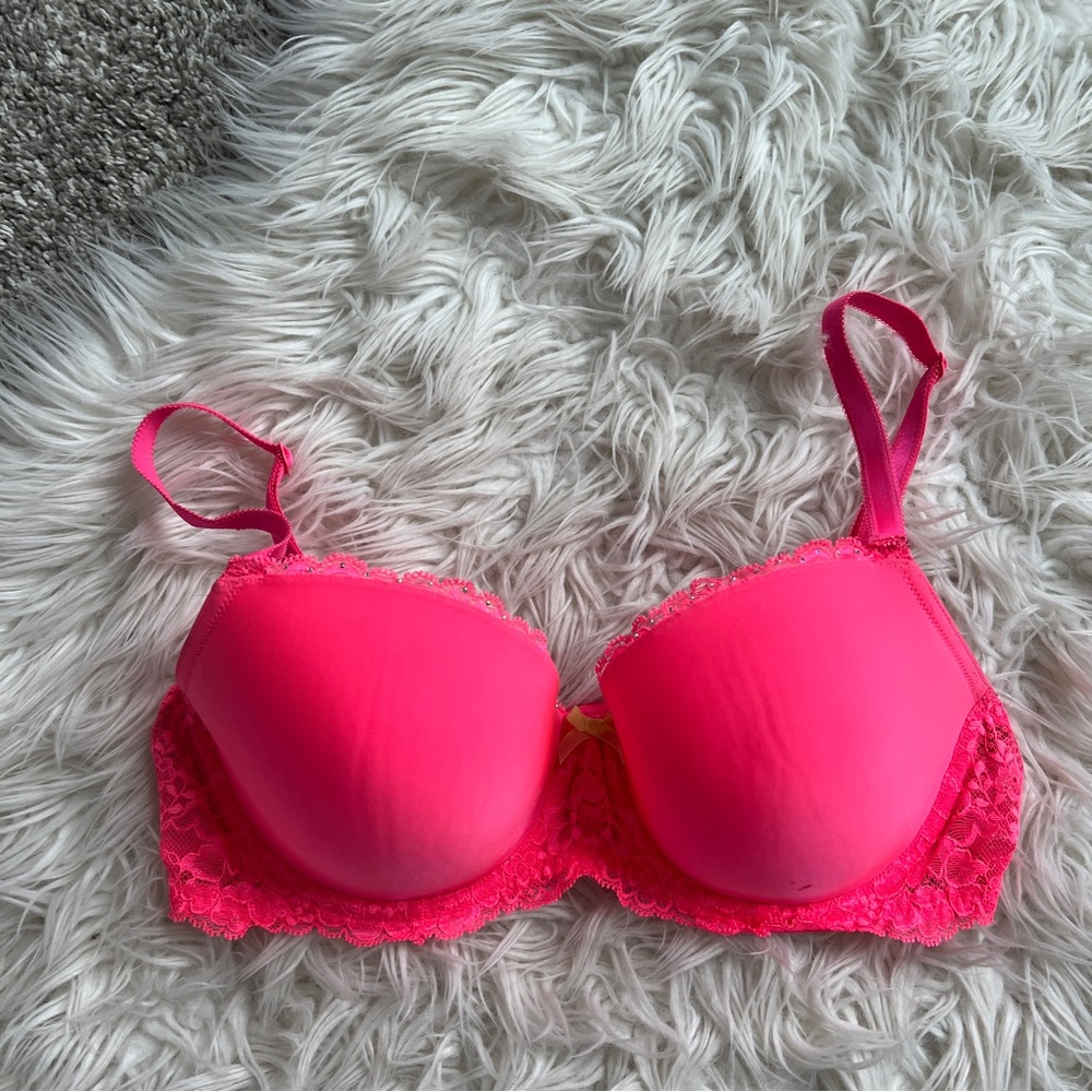 Victoria’s Secret | Pink Bra w/ Rhinestone Detail